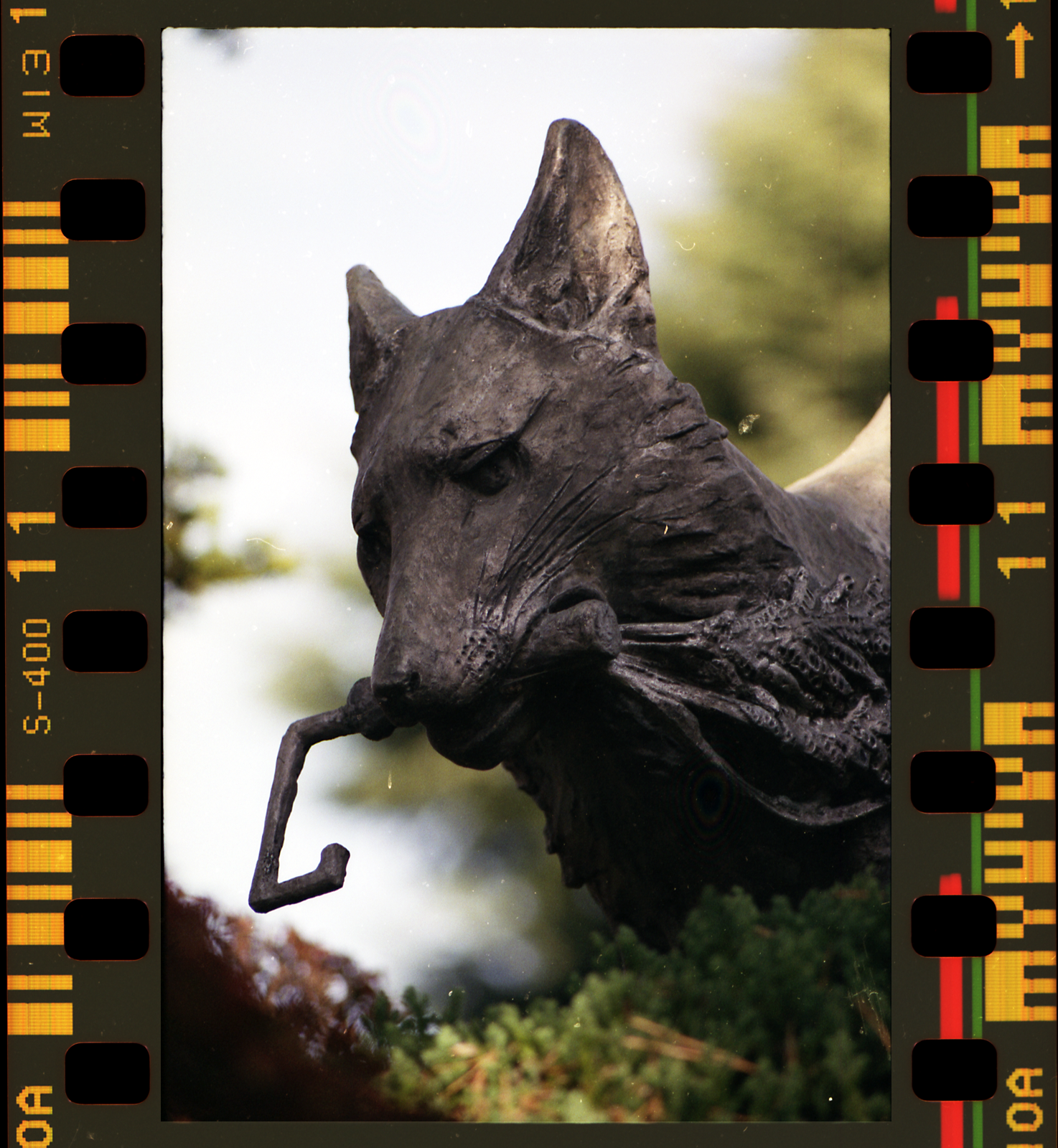 かっこいいブロンズ像